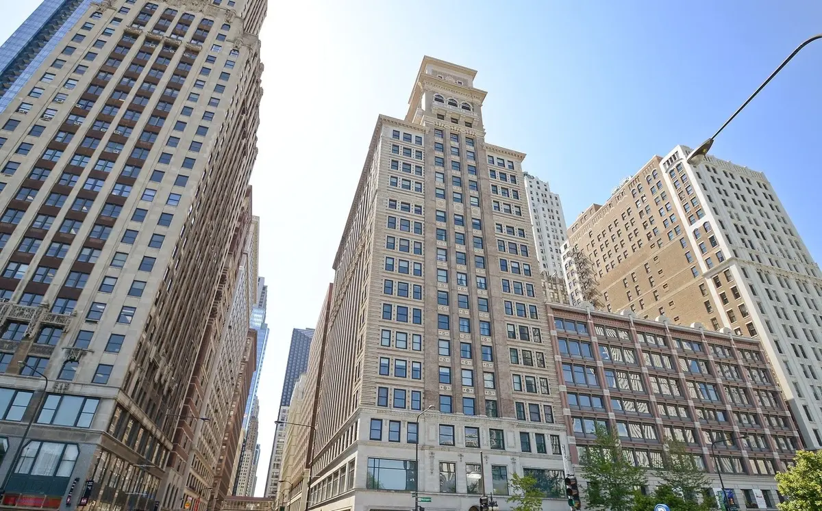 6 N Michigan Avenue