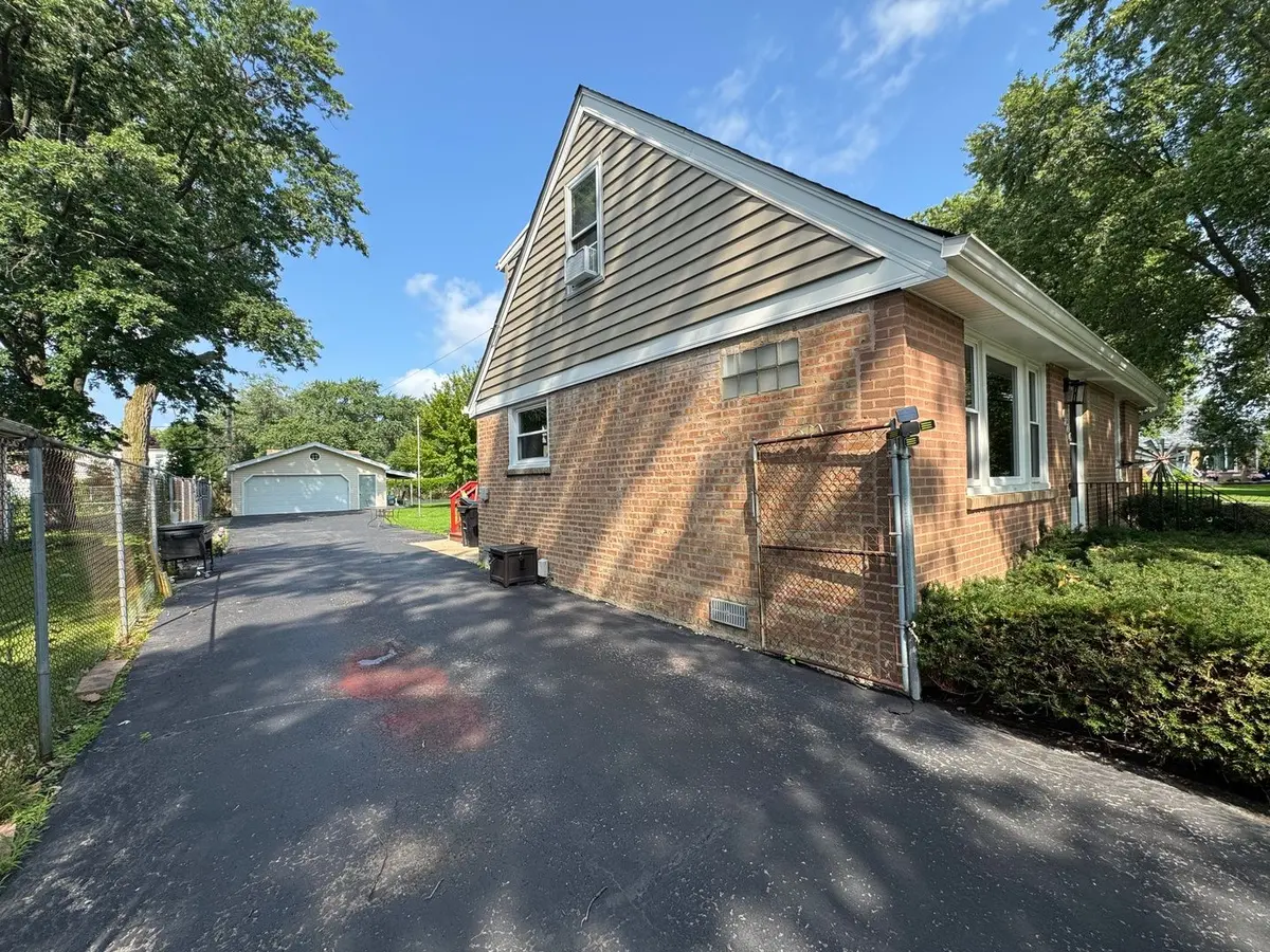 6806 Maple Court