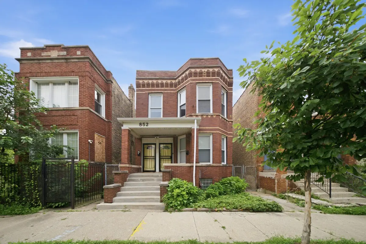 852 N Christiana Avenue
