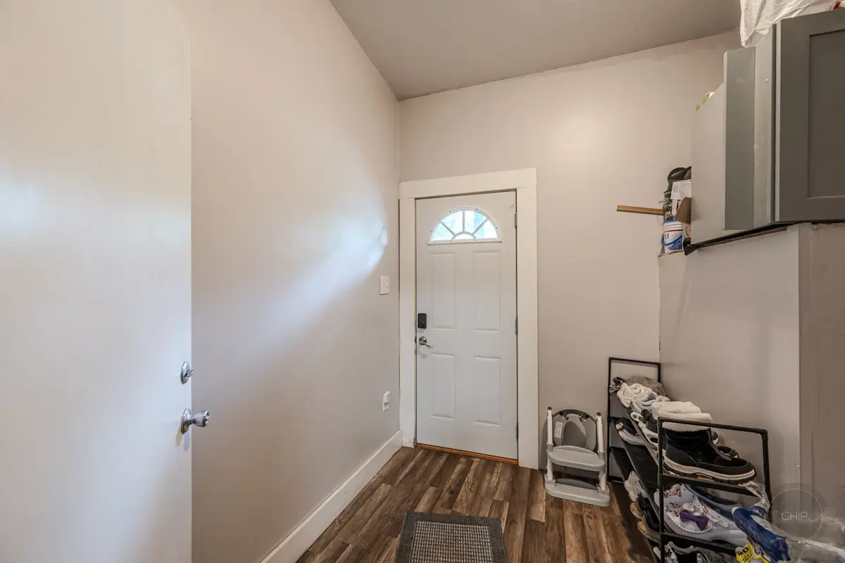 13-15 S WEST Street