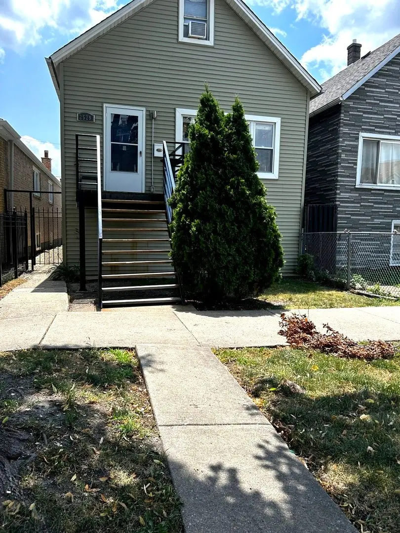 2529 W 39th Place