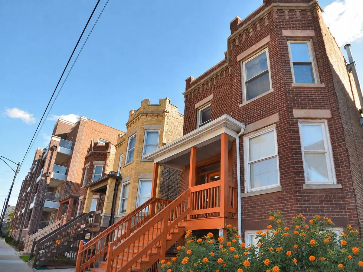 2719 W Belmont Avenue