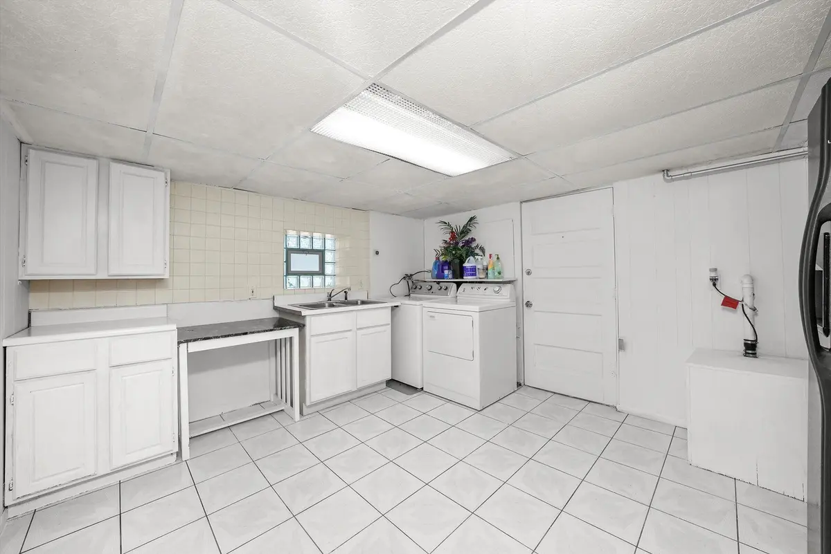 3133 N 77th Court