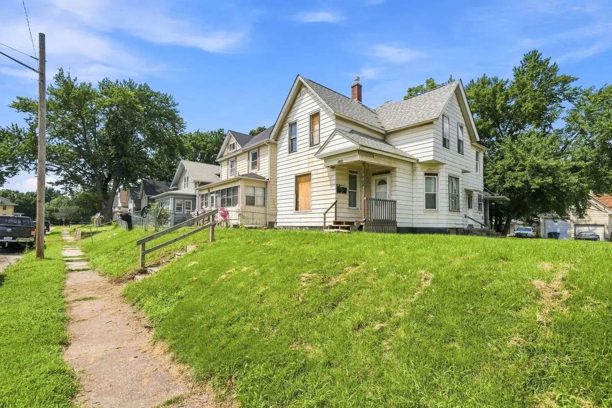 2014 CLAUSSEN Street