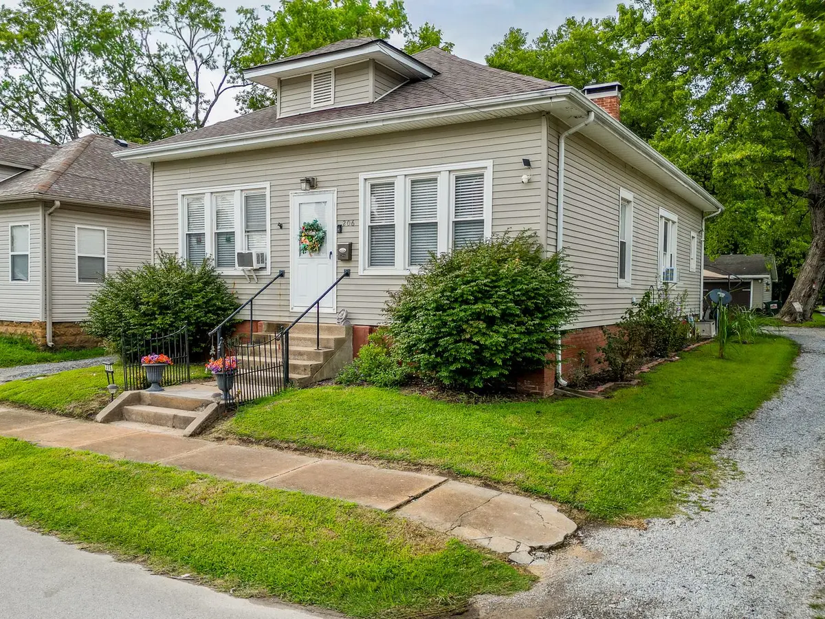 206 W White Street