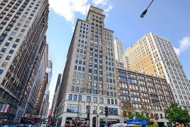 6 N MICHIGAN Avenue