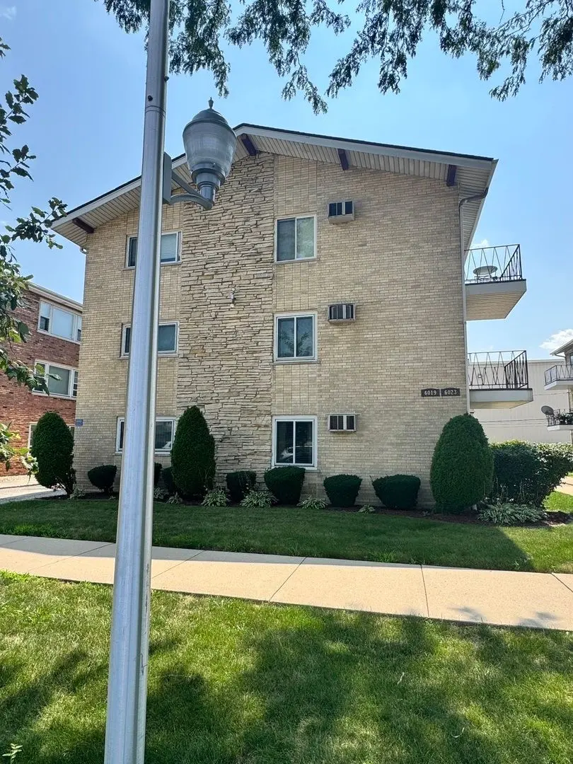 6023 W 64th Place