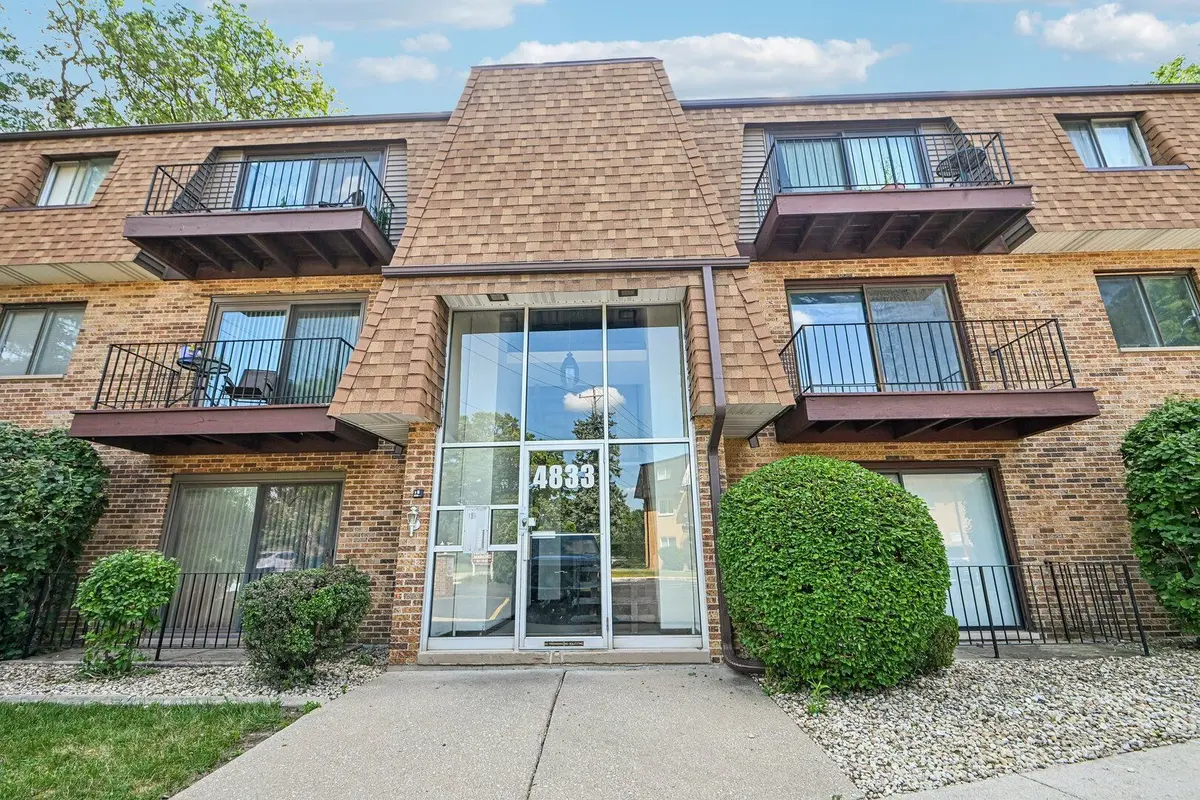 4833 W 109th Street