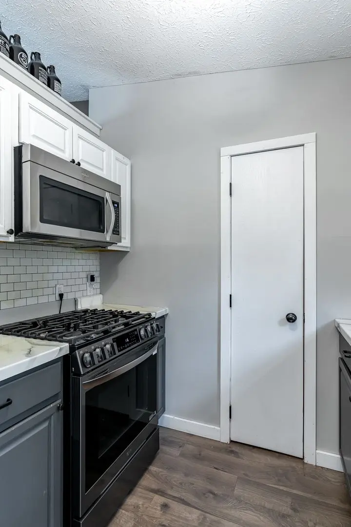 2702 W 46th Street