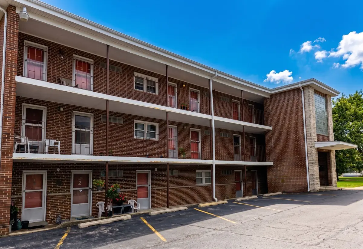 411 N Hicks Road