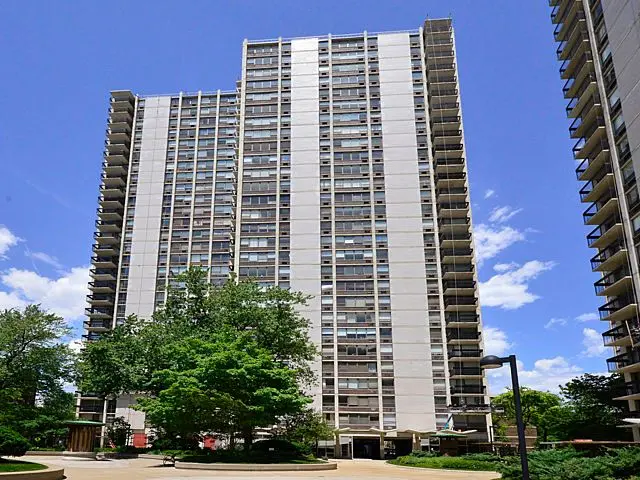 1460 N Sandburg Terrace