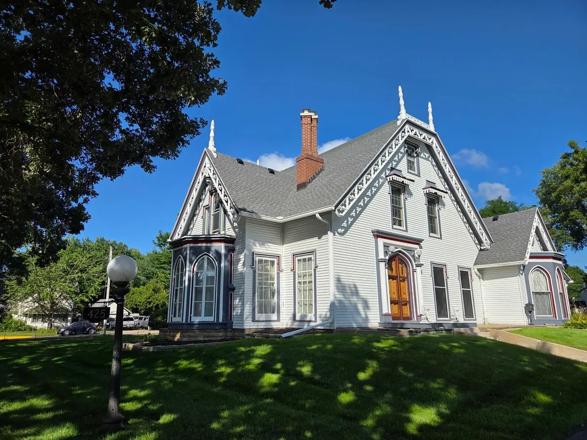 425 W LINCOLN Avenue