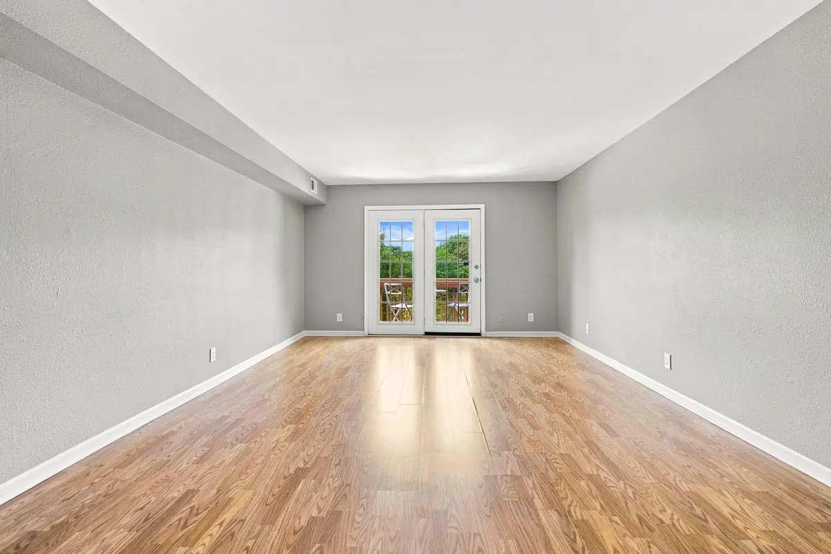 1895 Tall Oaks Drive