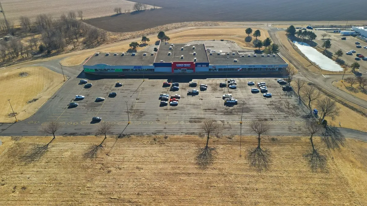4311 E Lincoln Way