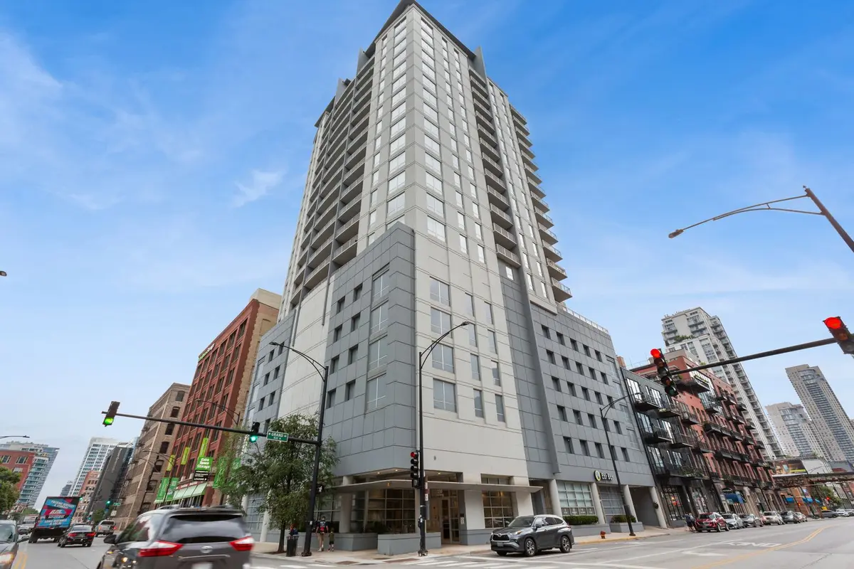 330 W GRAND Avenue