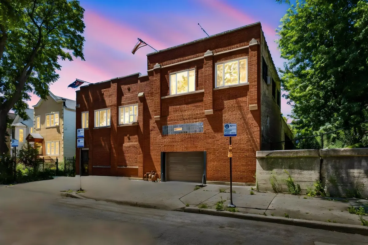 1742 N Mozart Street