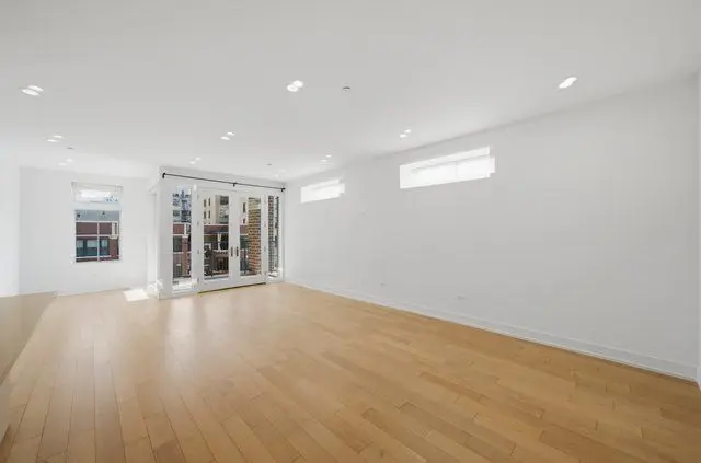 434 W Melrose Street