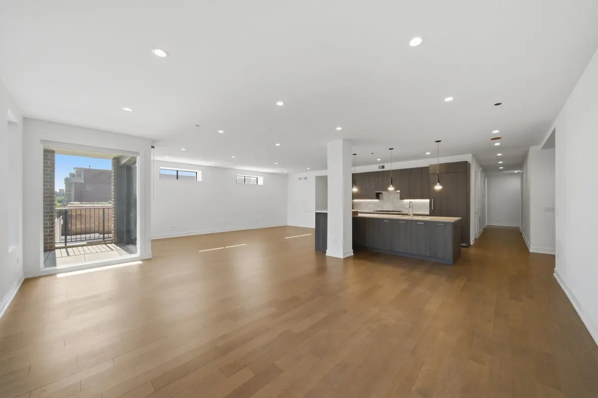 434 W Melrose Street
