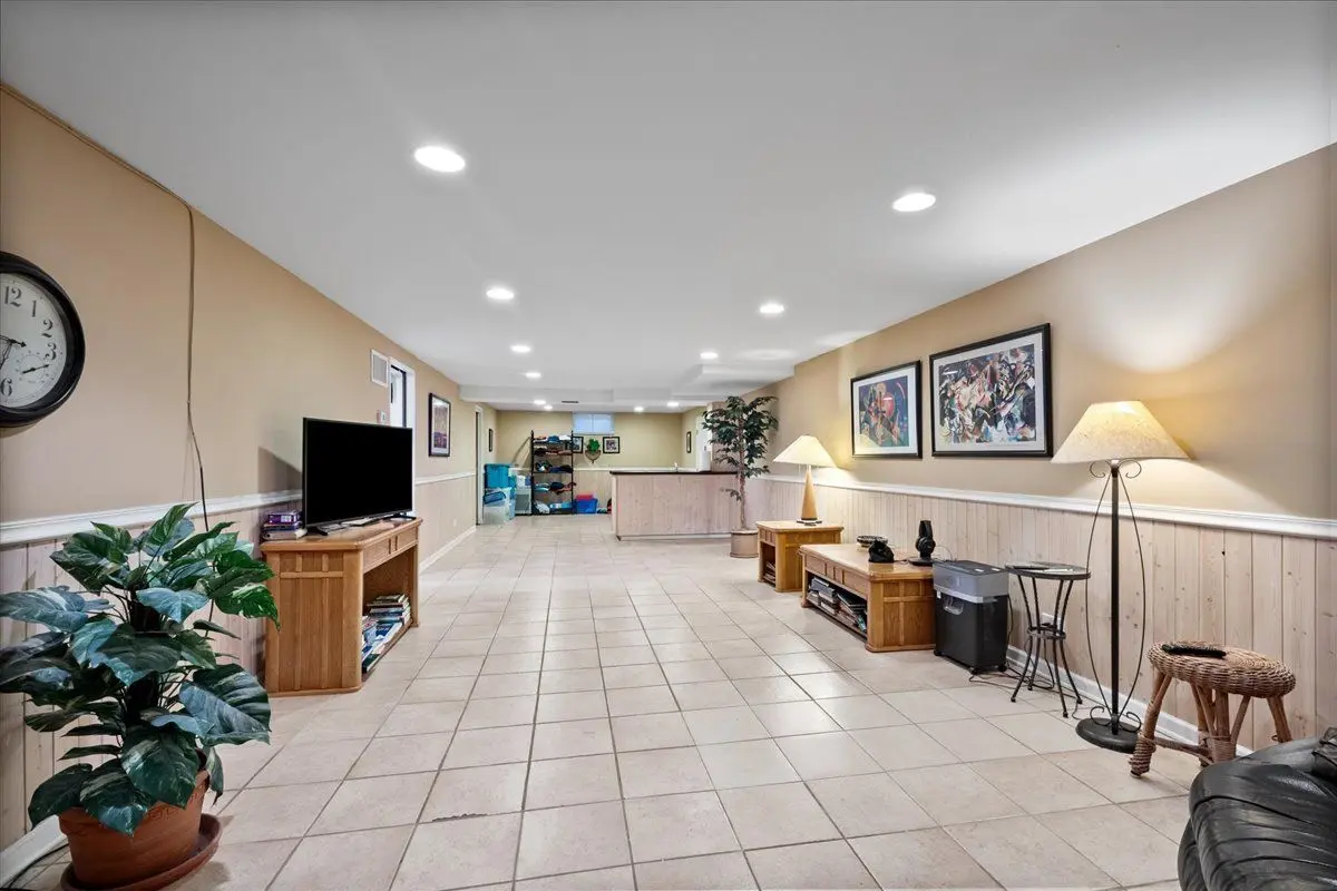 3805 W Jarlath Street