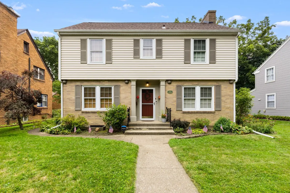221 N HIGHLAND Avenue