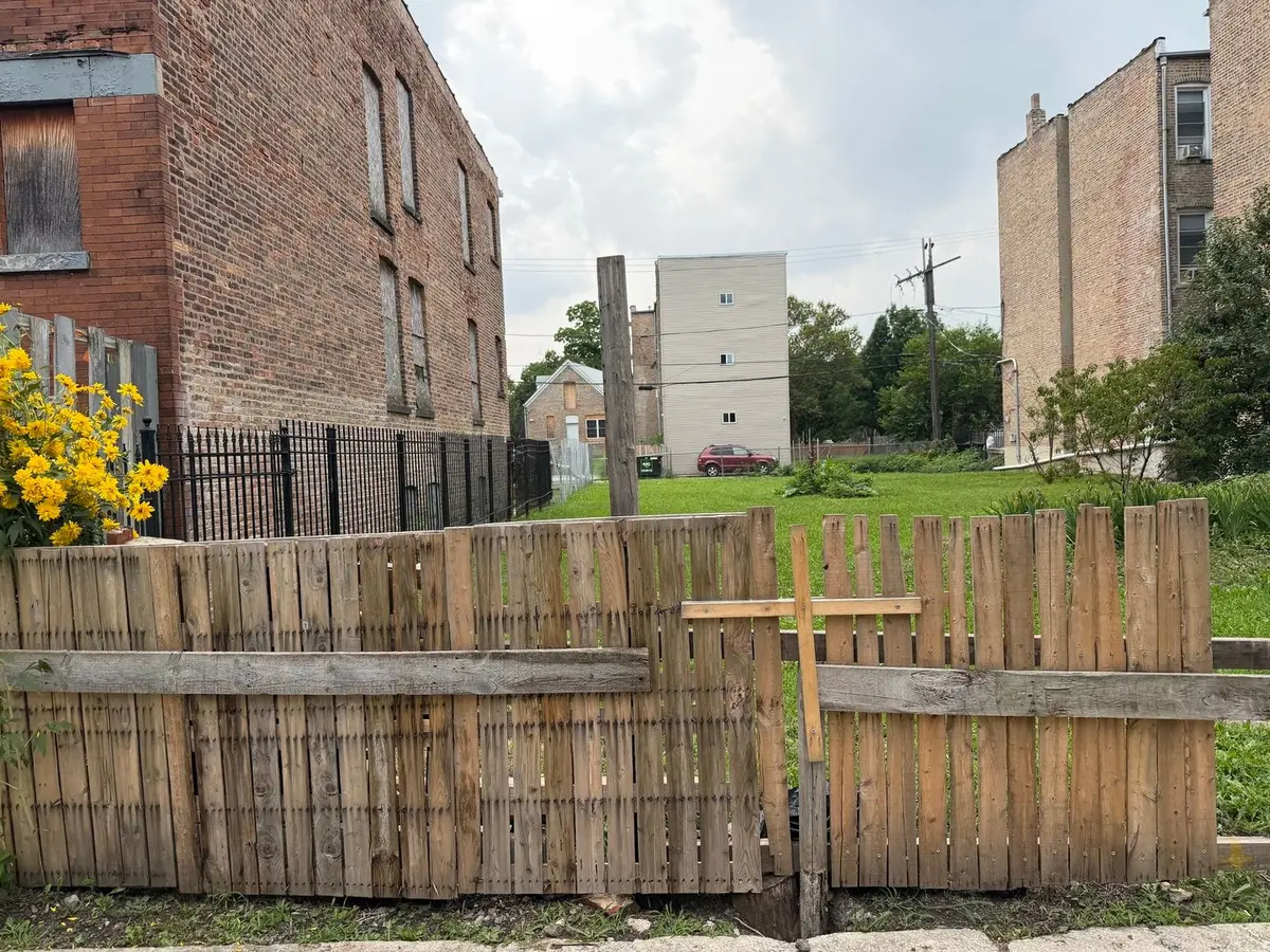 1506 S LAWNDALE Avenue