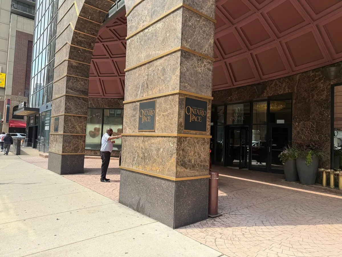 10 E Ontario Street