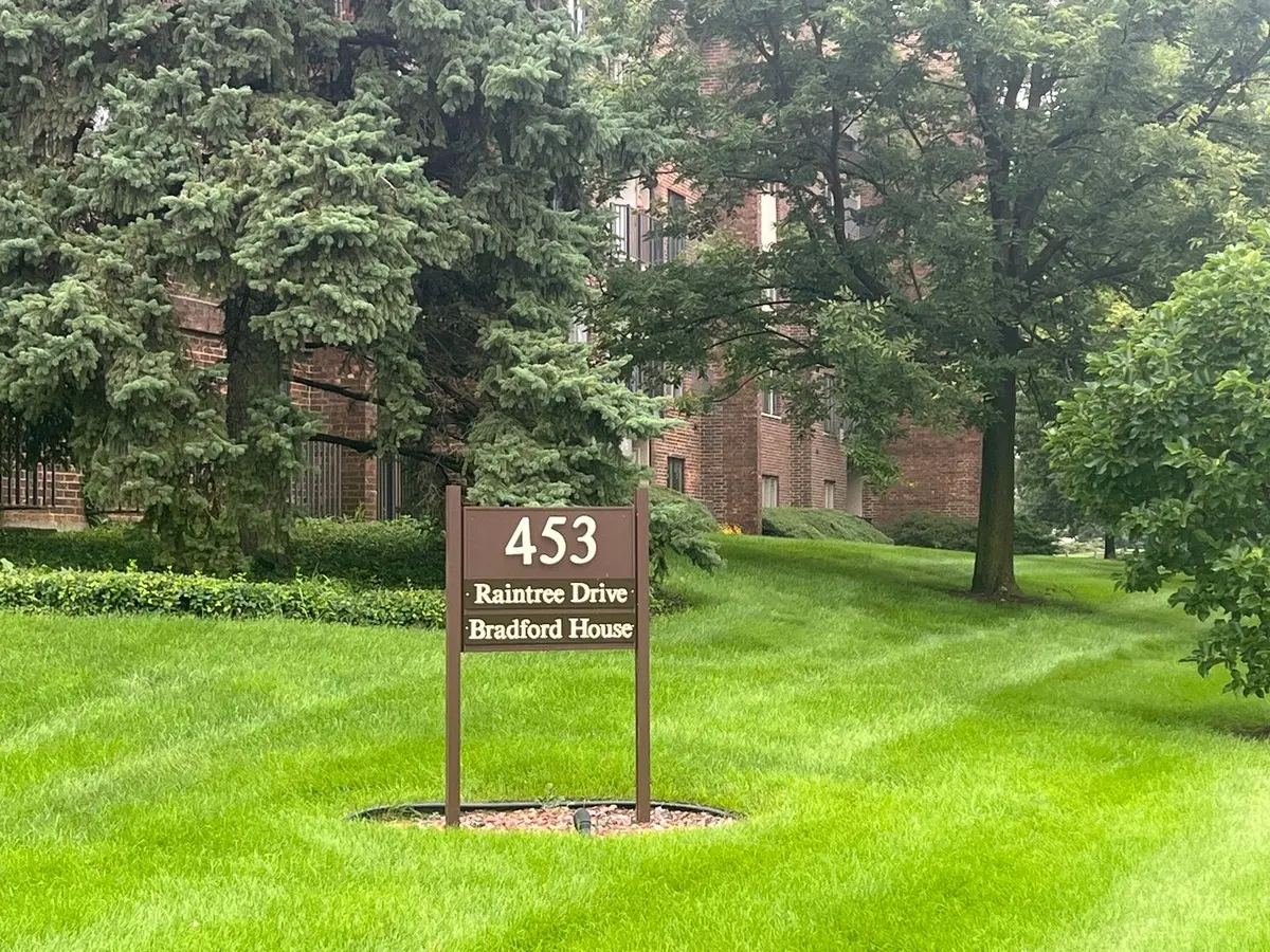 453 Raintree Drive