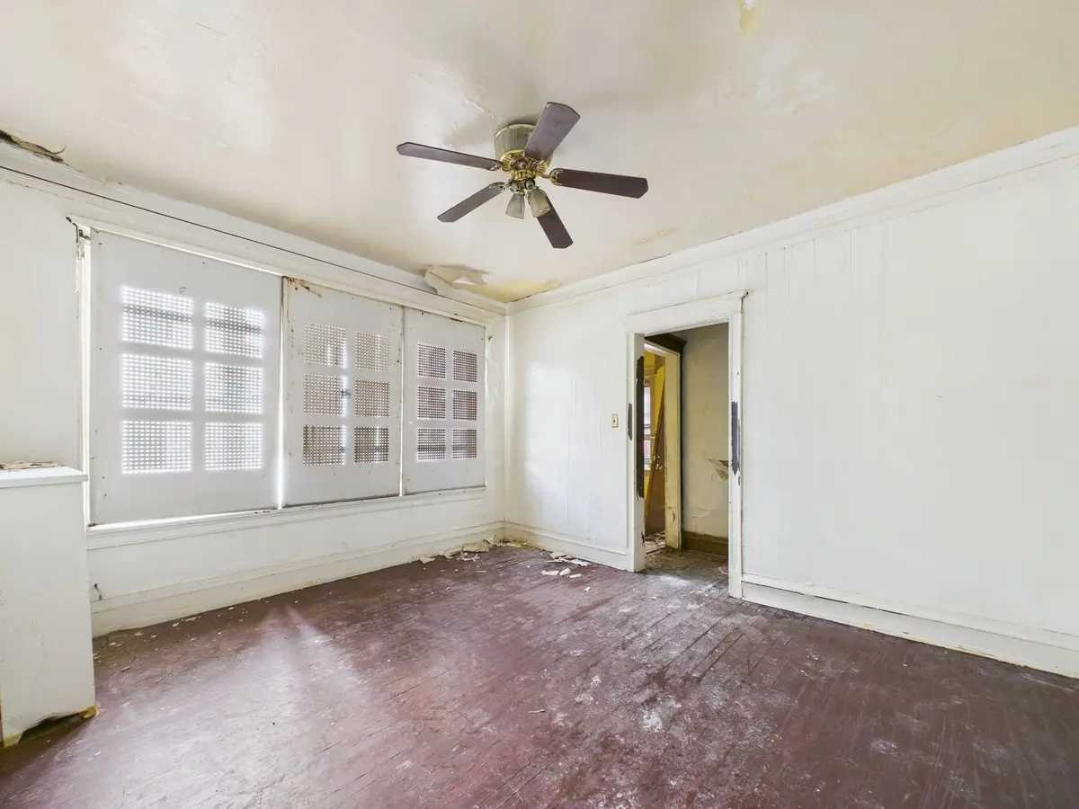 5500 W Adams Street