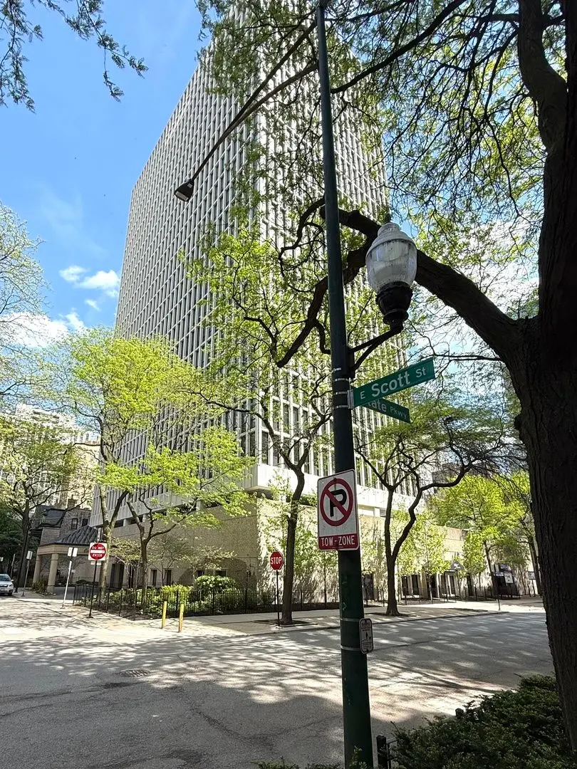 1 E Scott Street