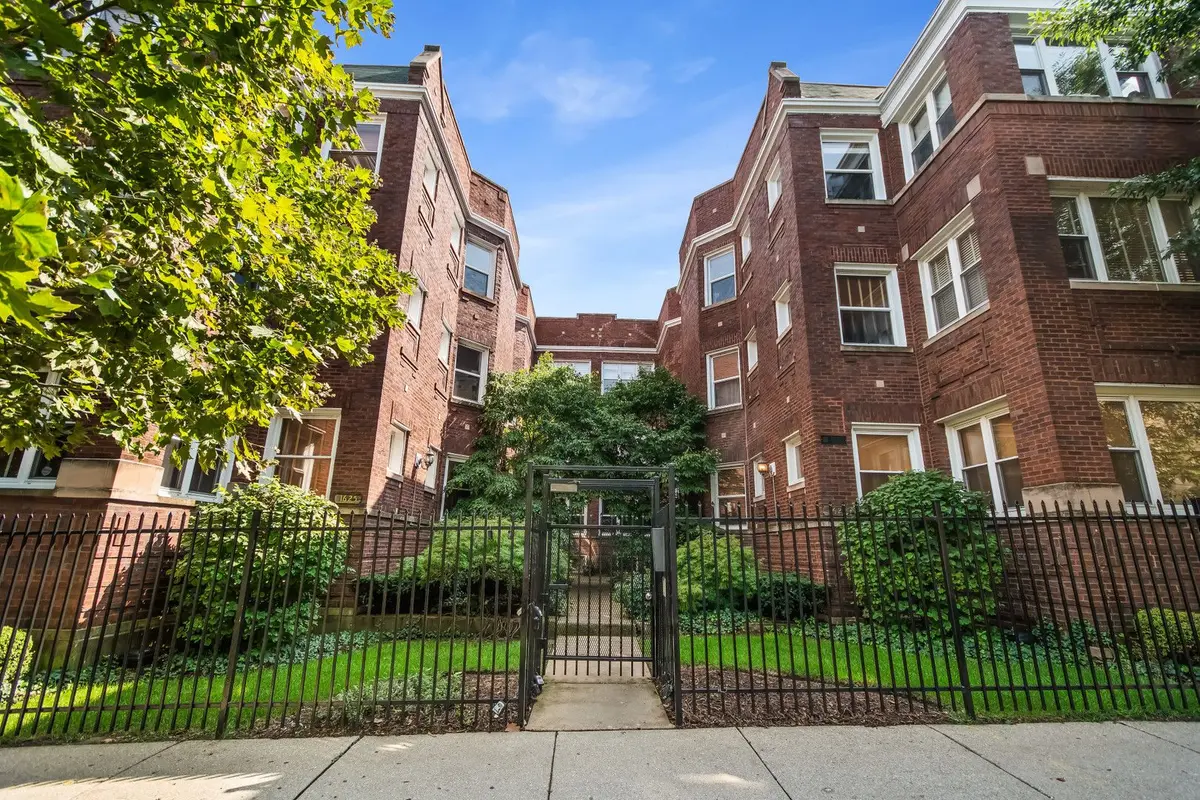 1629 W NORTH SHORE Drive