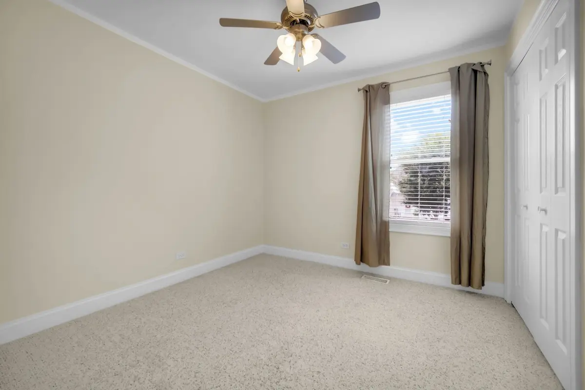 2575 Prairieview Lane N