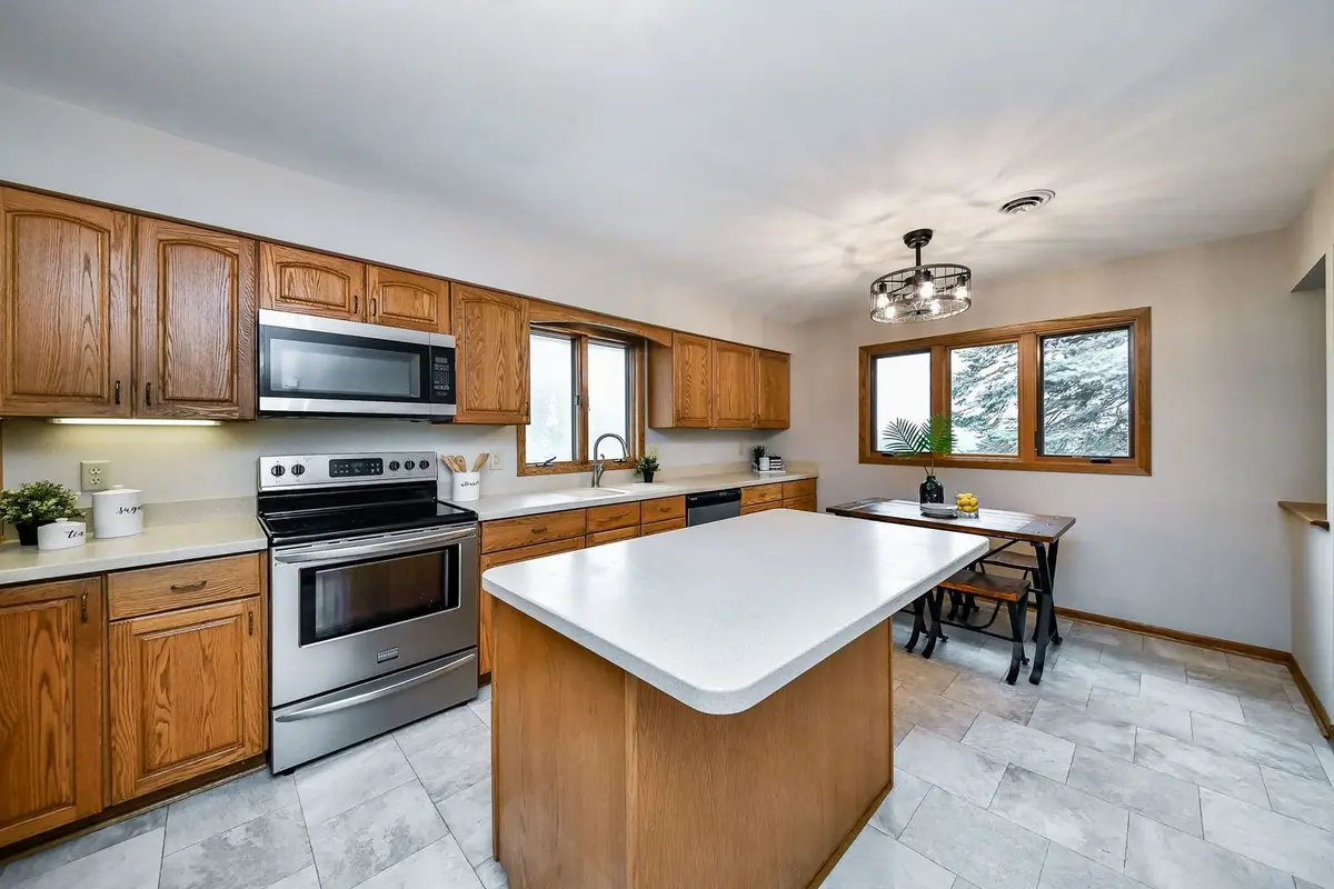 2S557 Bliss Road