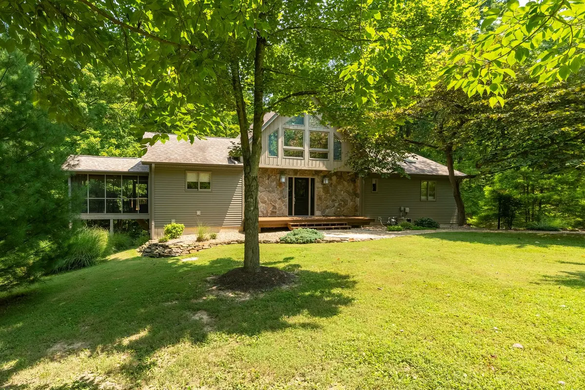 3 Iroquois Trail