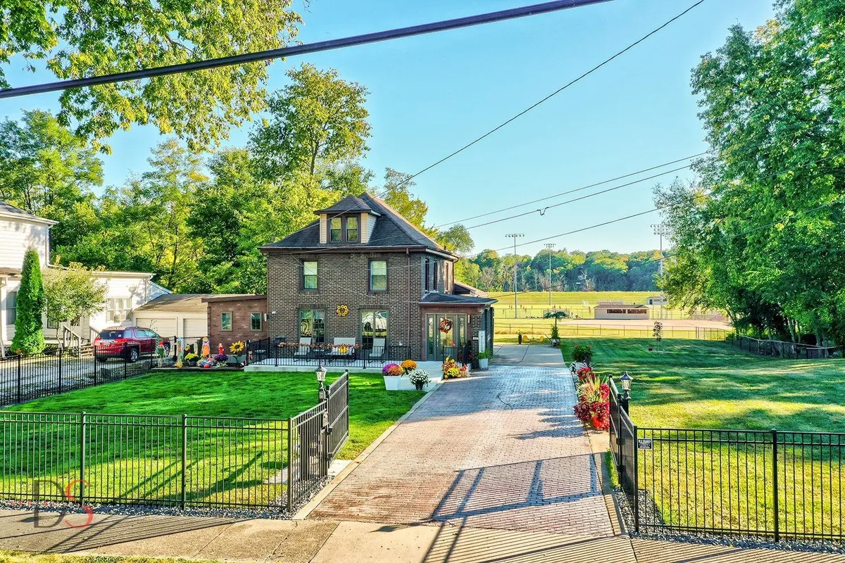 527 E Main Street
