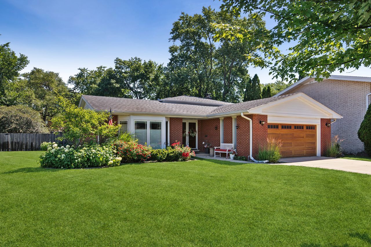 6833 N Concord Lane, Niles, IL