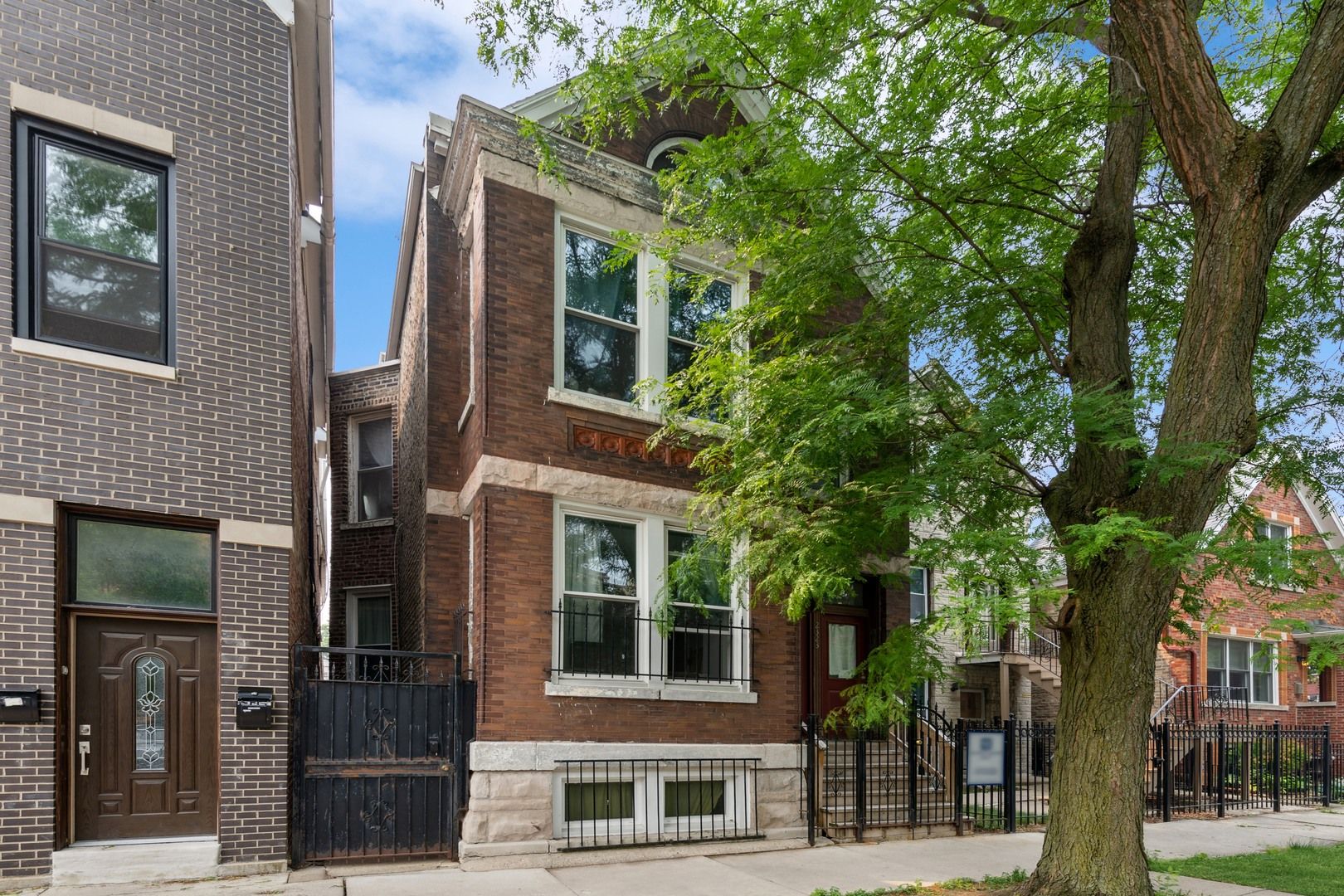 2323 W Charleston Street, Chicago, IL