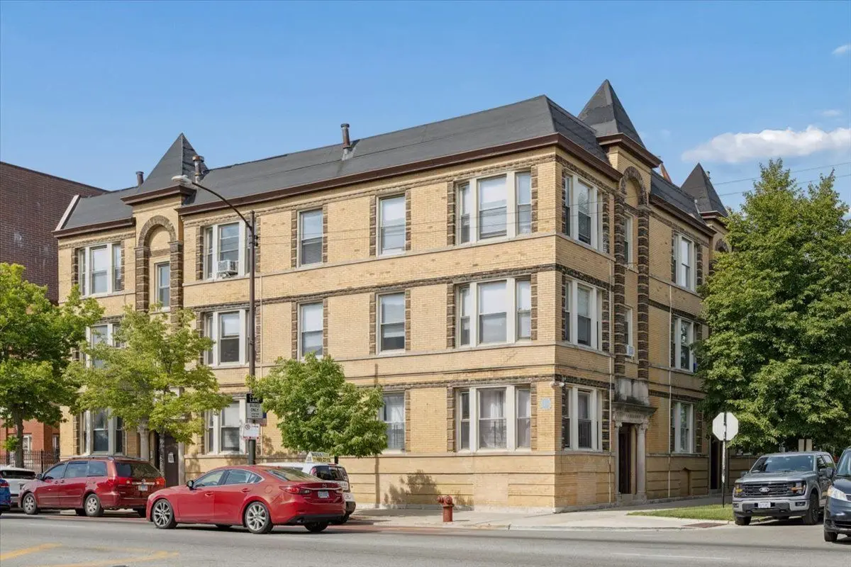 2405 W McLean Avenue