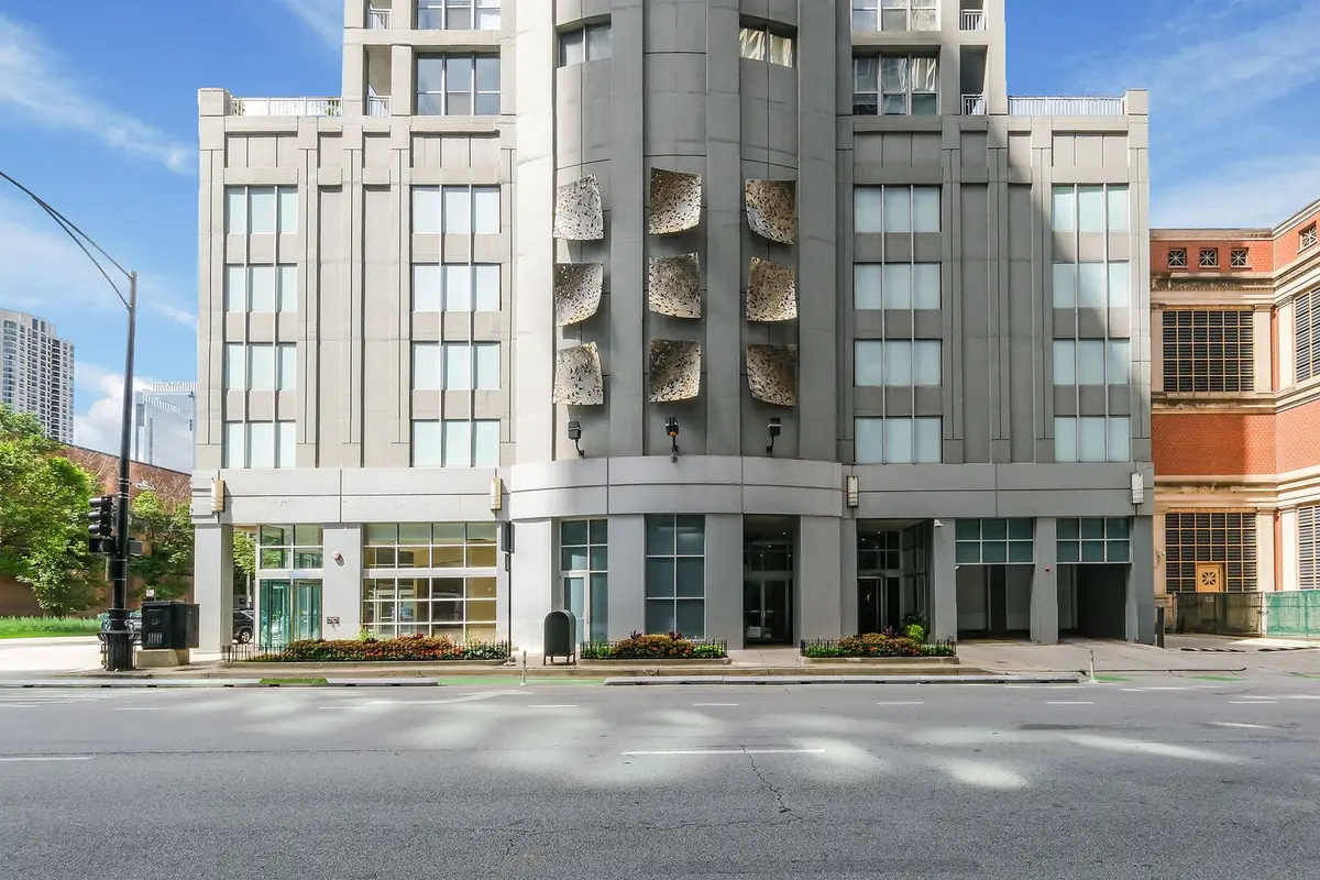 600 N Dearborn Street