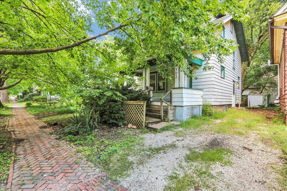702 W Oregon Street