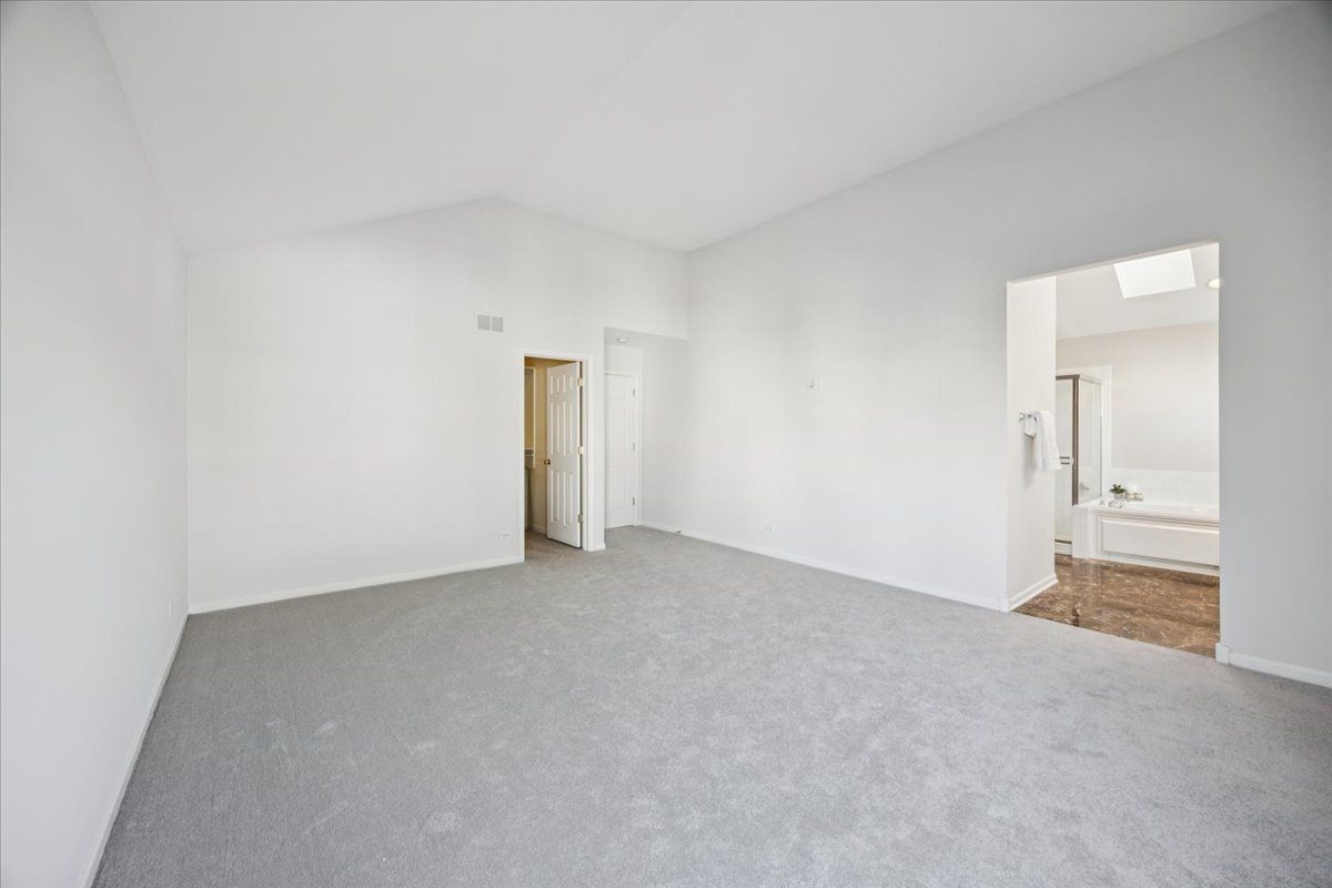 2409 Meadowbrook Lane, Westchester, IL