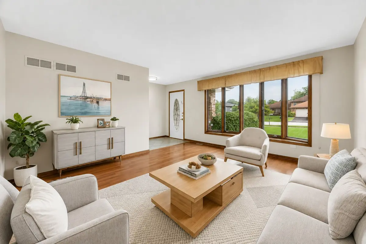 16424 MAPLEWOOD Court