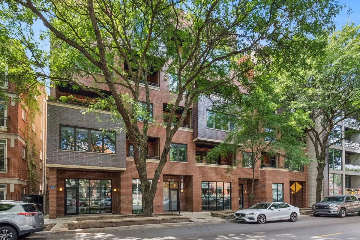 1937 W DIVERSEY Parkway