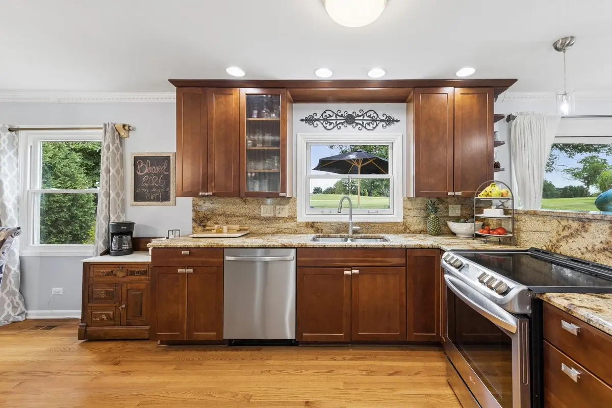 8425 Creekside Lane