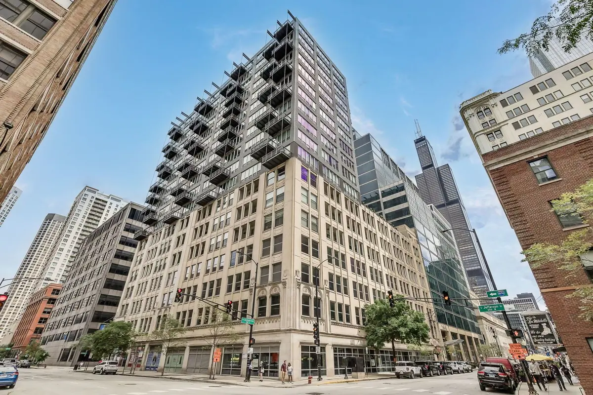 565 W Quincy Street