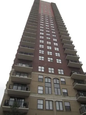 41 E 8TH Street