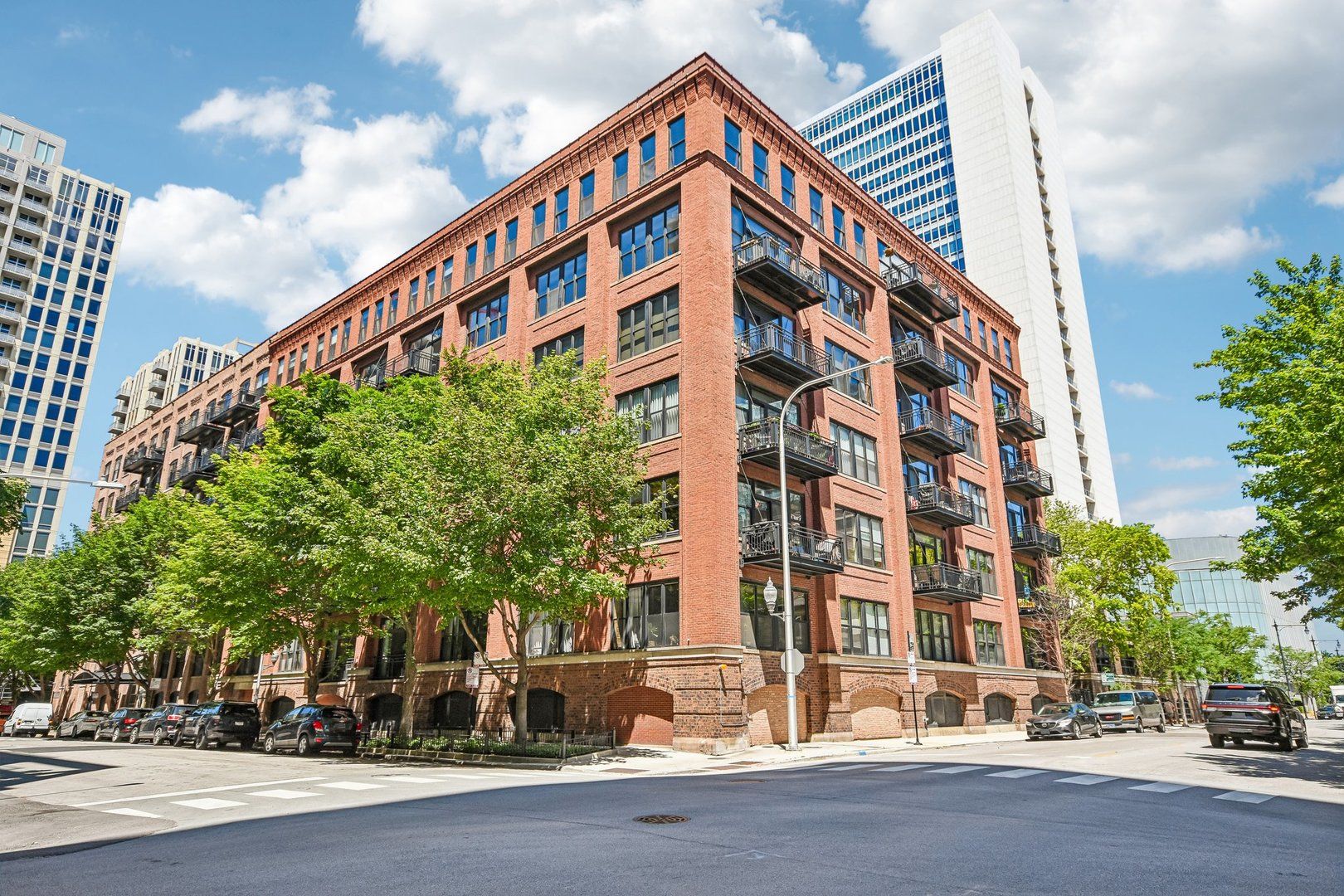 520 W Huron Street, Chicago, IL