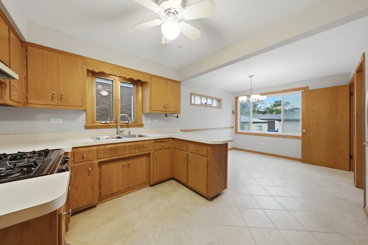 6055 W 64th Street