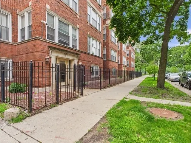 1729 E 67th Street
