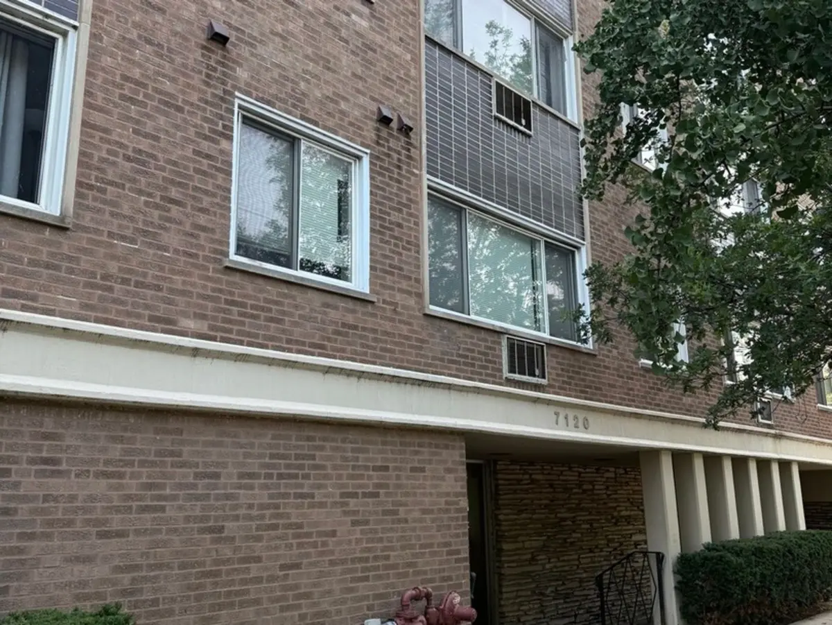 7120 N Sheridan Road