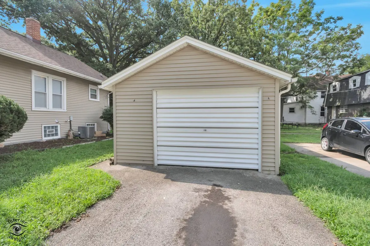 850 E Bourbonnais Street